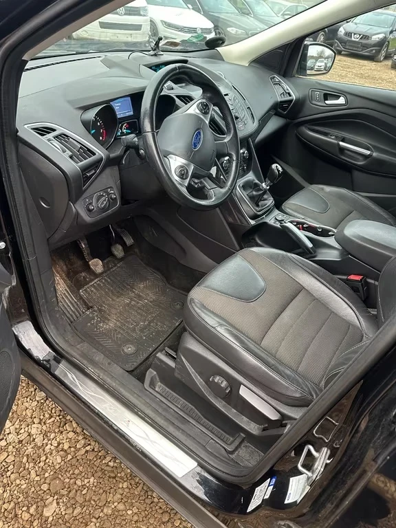 Ford Kuga 1.5b Titanium 150ps, снимка 11 - Автомобили и джипове - 53303012