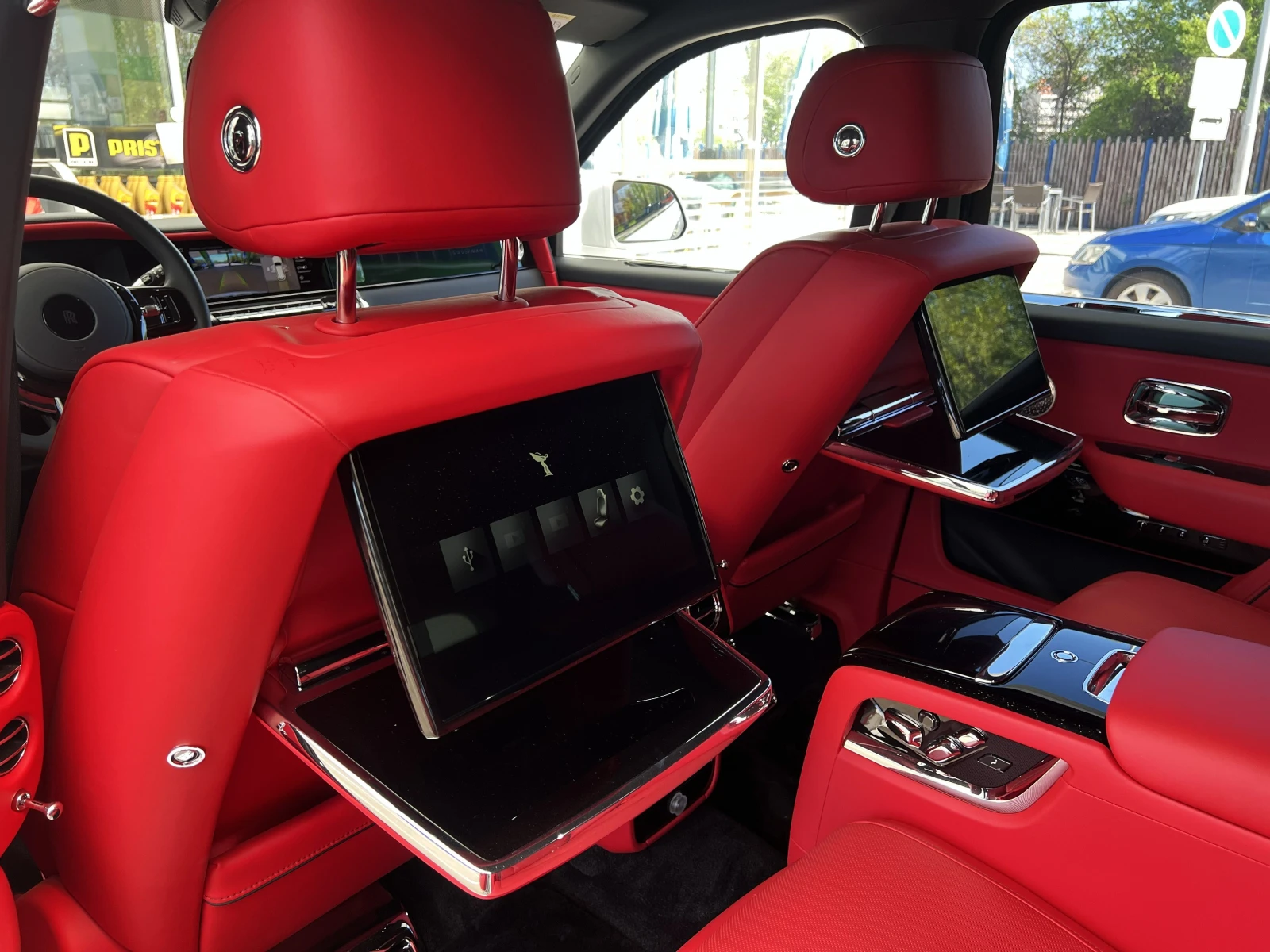 Rolls-Royce Cullinan SERIES II/FACELIFT/4-SEATS/SHOOTING STAR/BESPOKE/, снимка 15 - Автомобили и джипове - 54333138