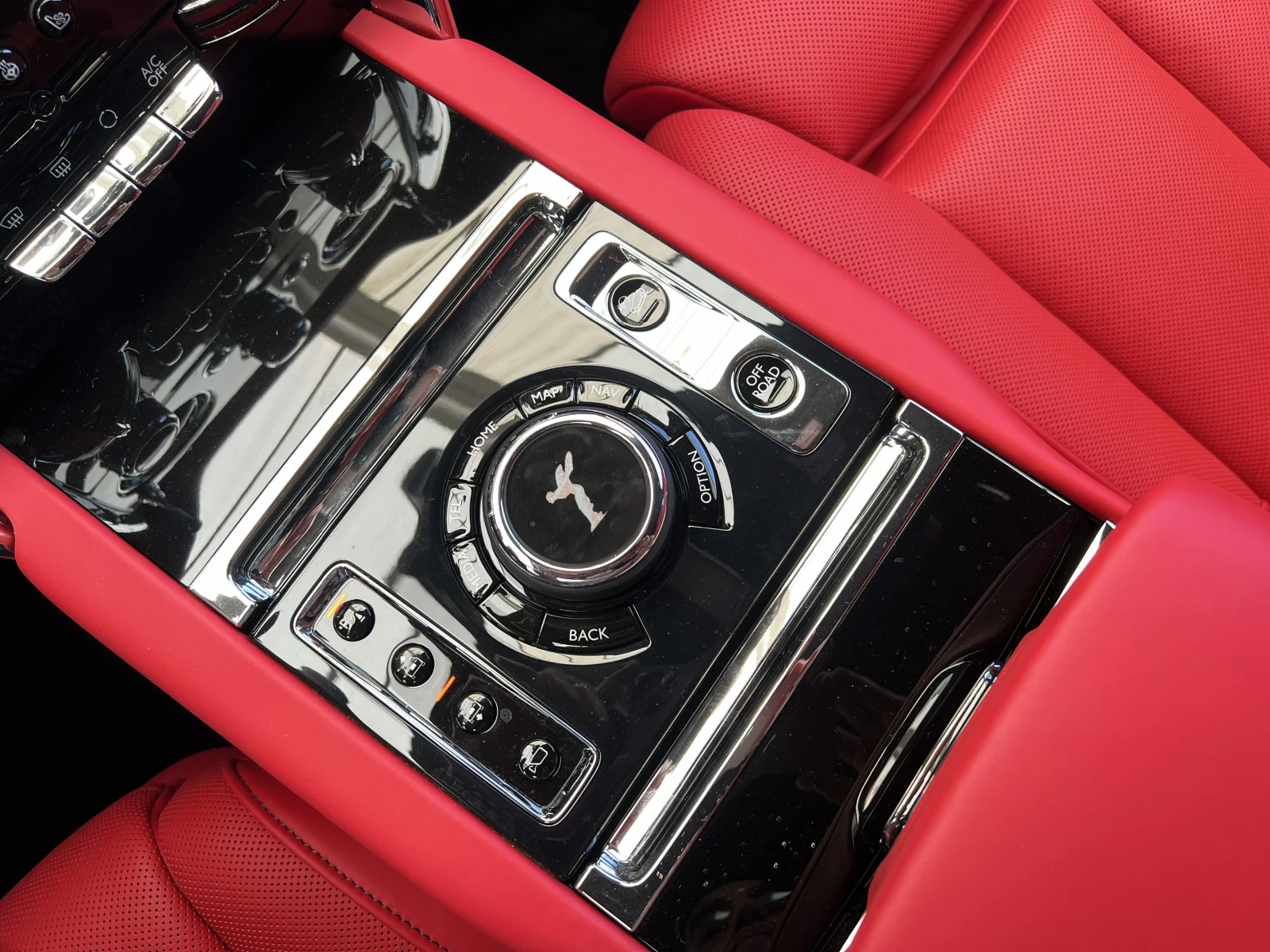 Rolls-Royce Cullinan SERIES II/FACELIFT/4-SEATS/SHOOTING STAR/BESPOKE/, снимка 12 - Автомобили и джипове - 54333138