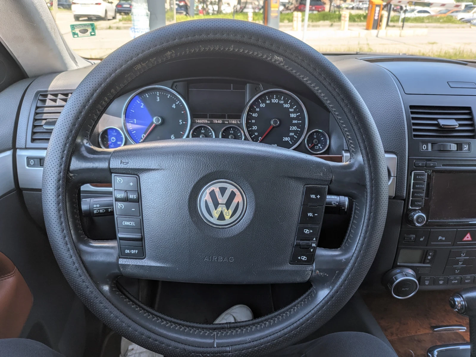 VW Touareg V6 TDI, снимка 13 - Автомобили и джипове - 54342619