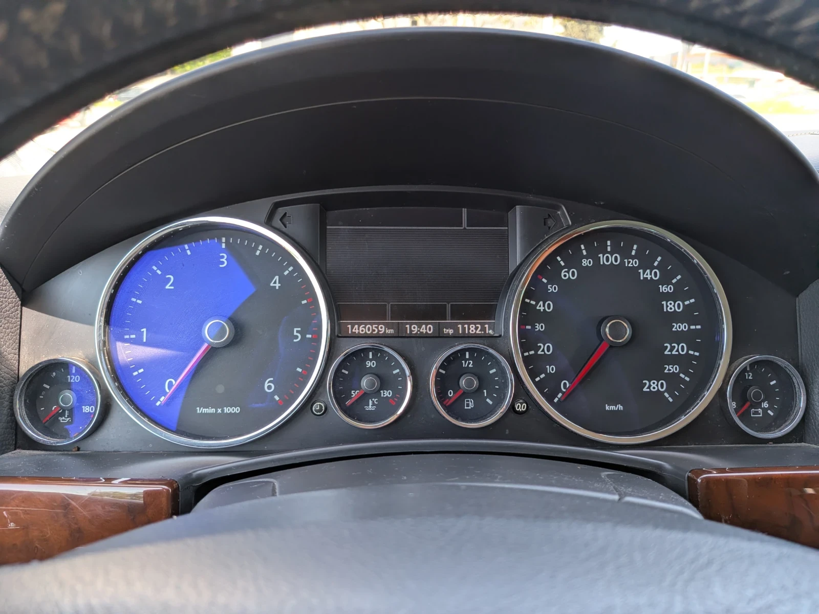 VW Touareg V6 TDI, снимка 14 - Автомобили и джипове - 54342619