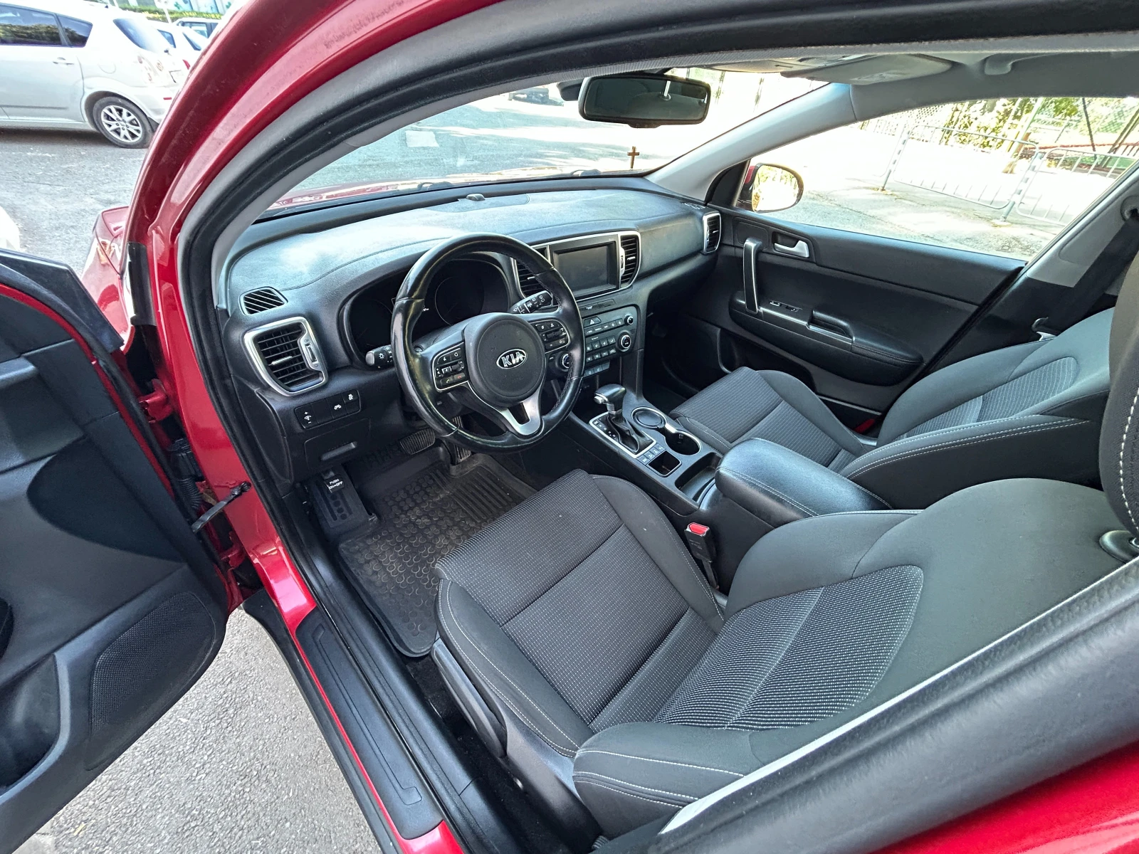 Kia Sportage 1.6T-GDI/4x4/Автомат, снимка 8 - Автомобили и джипове - 55696215