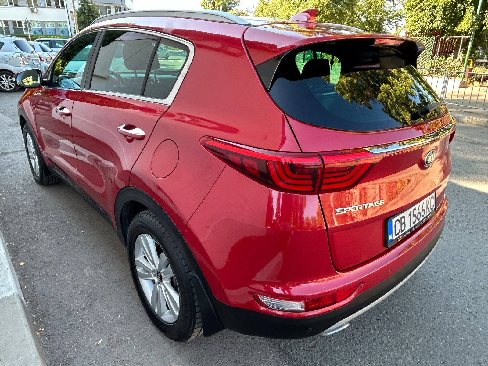 Kia Sportage 1.6T-GDI/4x4/Автомат, снимка 3 - Автомобили и джипове - 55696215
