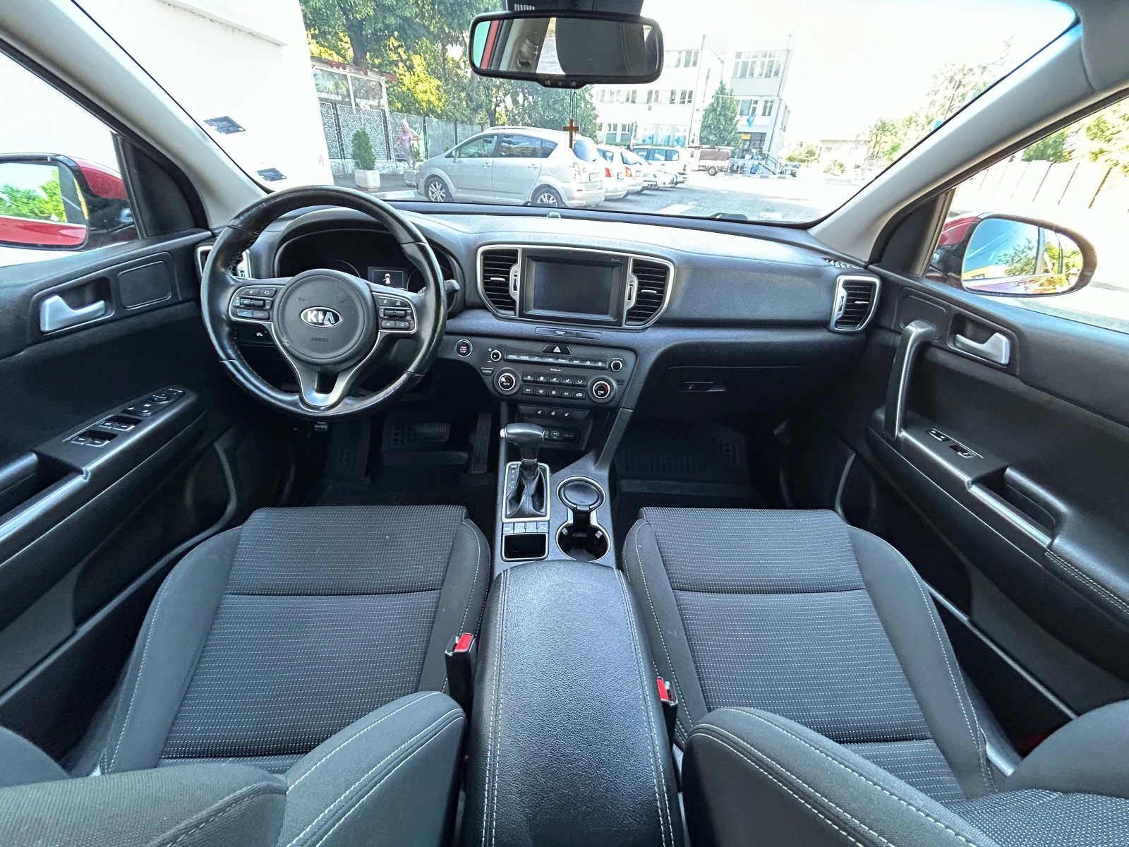 Kia Sportage 1.6T-GDI/4x4/Автомат, снимка 12 - Автомобили и джипове - 55696215