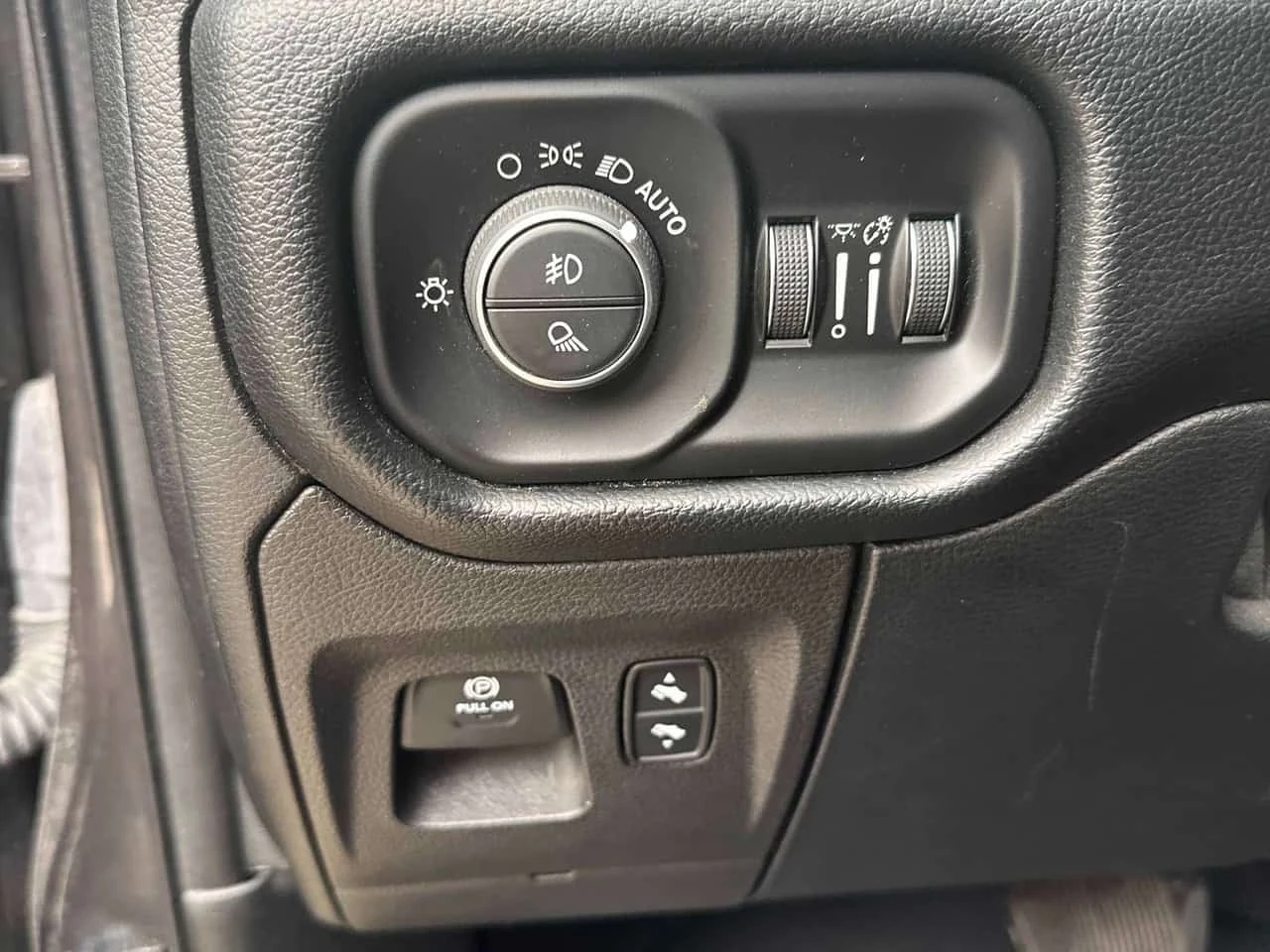 Dodge RAM 1500 * Sport * CARFAX * ЦЕНА ДО БГ, снимка 12 - Автомобили и джипове - 56269863