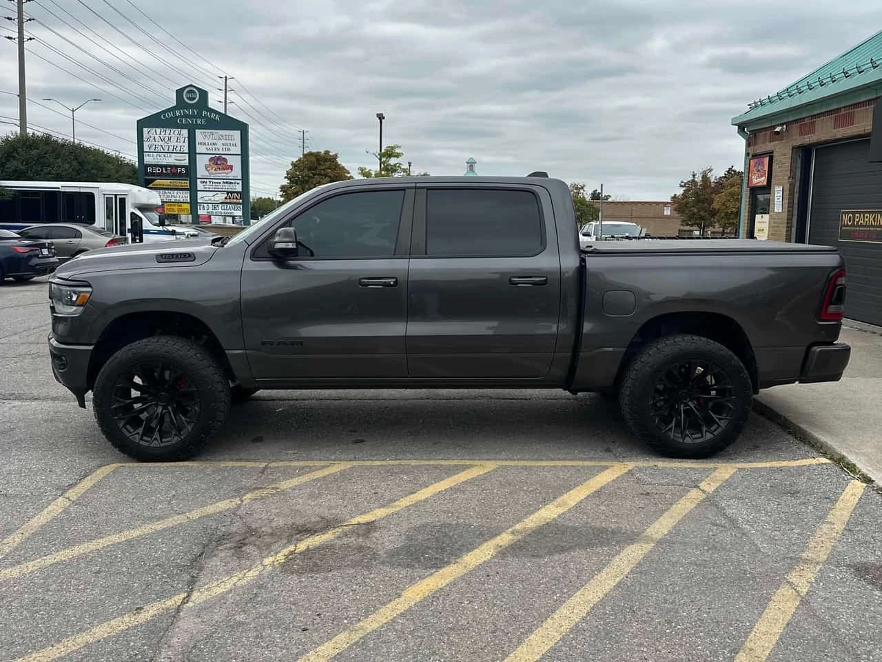Dodge RAM 1500 * Sport * CARFAX * ЦЕНА ДО БГ, снимка 2 - Автомобили и джипове - 56269863