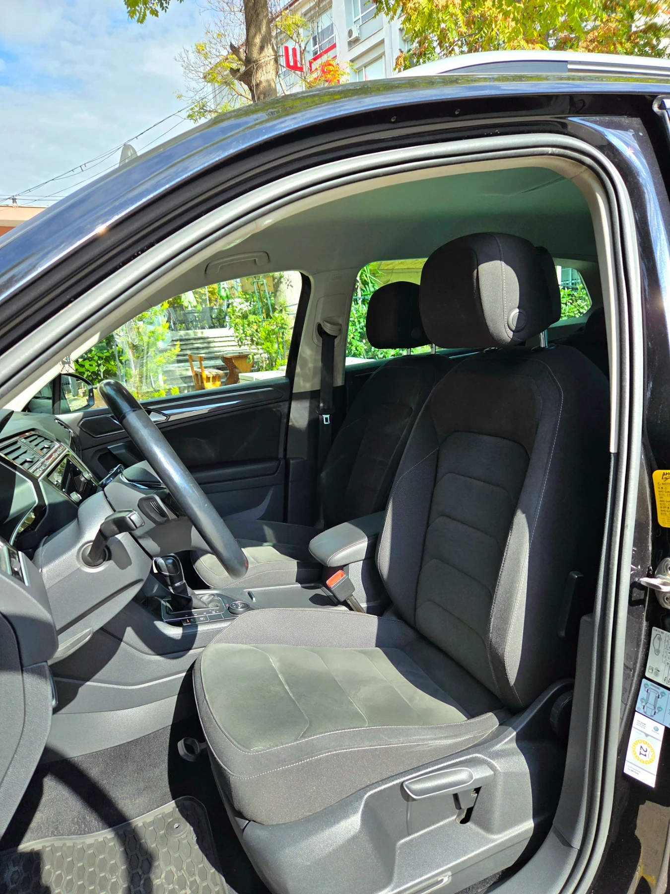 VW Tiguan, снимка 13 - Автомобили и джипове - 56479972