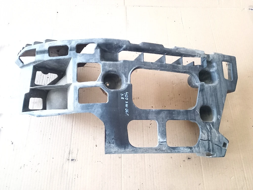 Водач задна броня десен Пежо 407 комби (1)