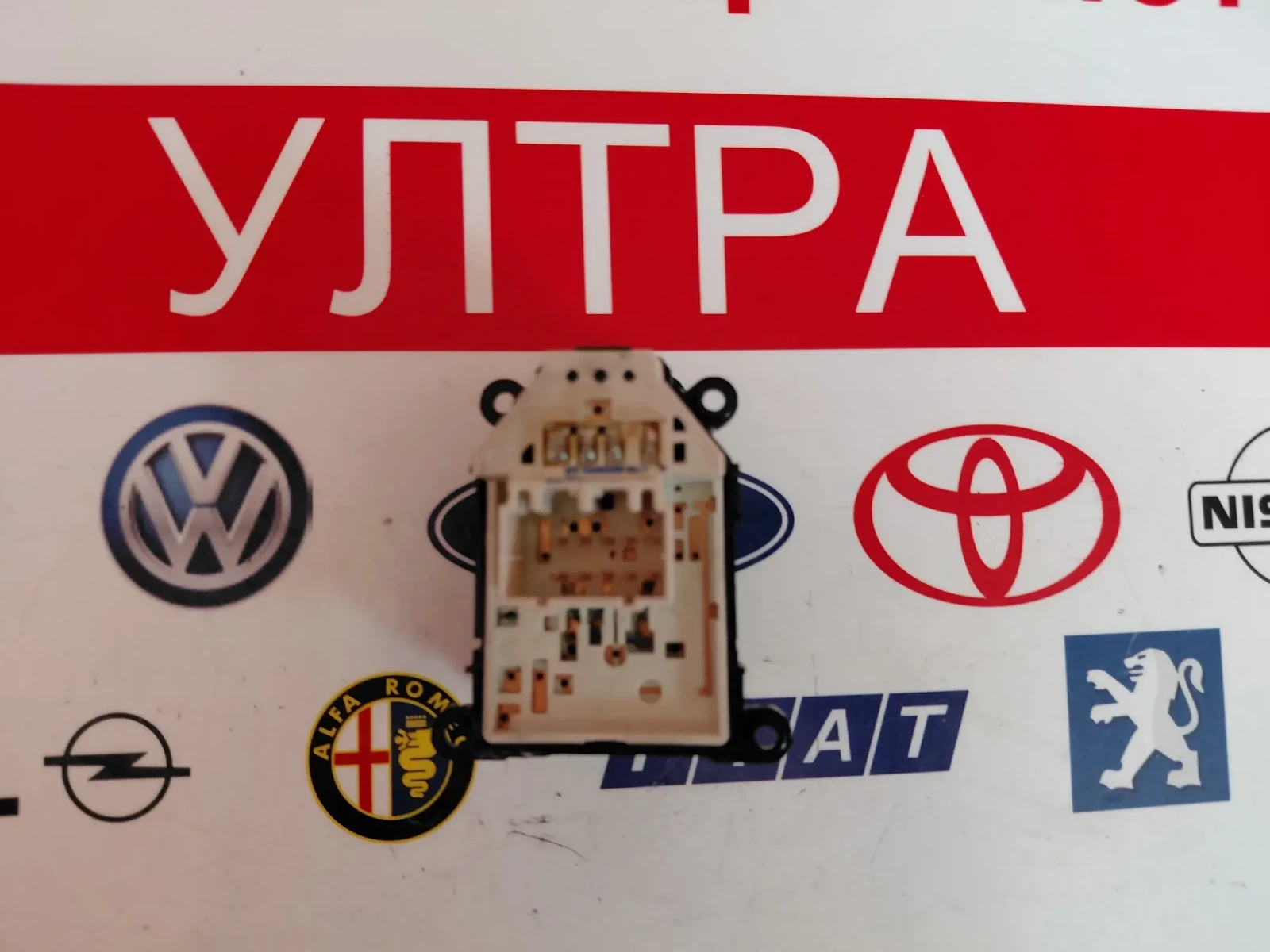 39R480-1230 Бутон за регулиране на огледала HYUNDAI I40 39R4801230, снимка 2 - Части - 55143180
