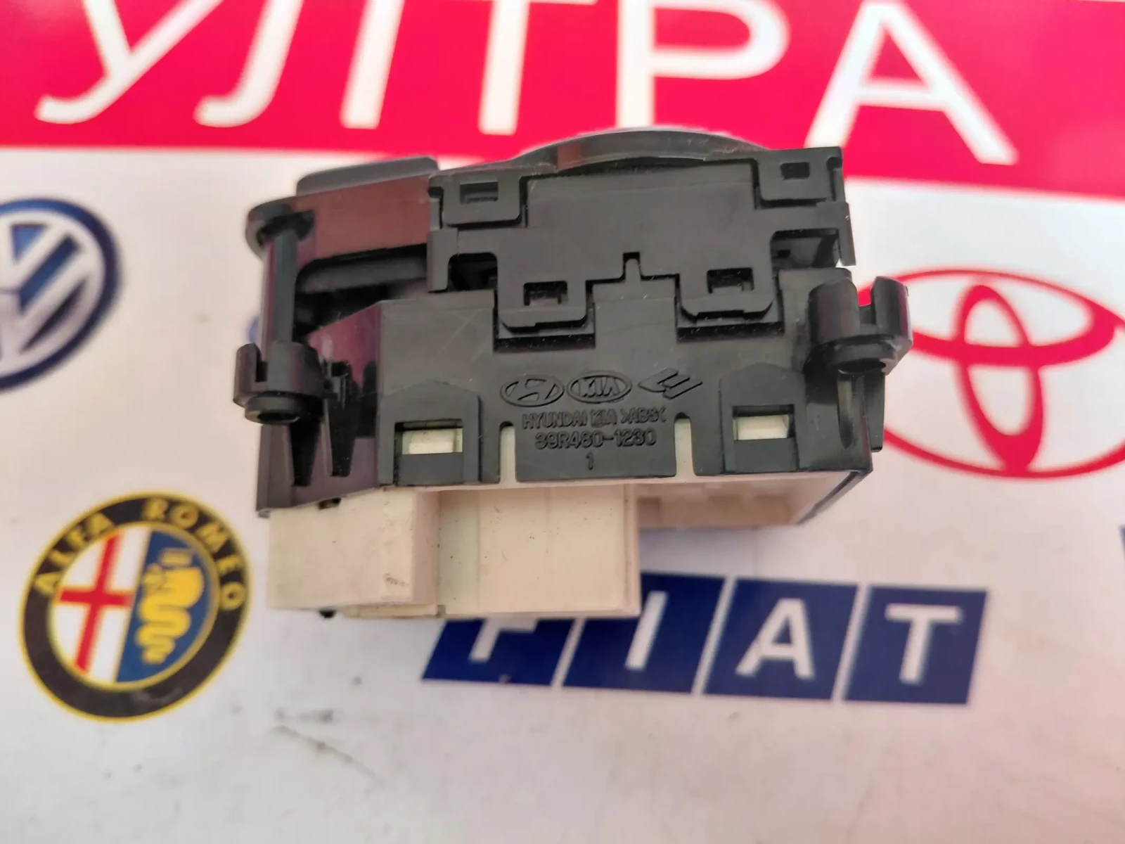39R480-1230 Бутон за регулиране на огледала HYUNDAI I40 39R4801230, снимка 3 - Части - 55143180