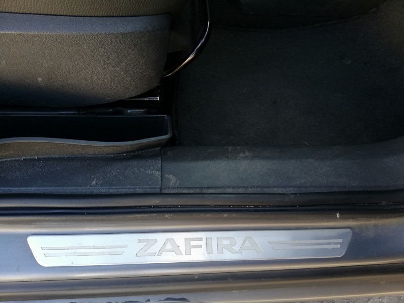 Opel Zafira 1.9 cdti 120кс COSMO, снимка 10 - Автомобили и джипове - 44006285