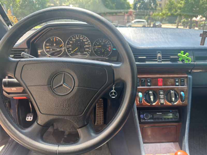 Mercedes-Benz 200 CE, снимка 6 - Автомобили и джипове - 45806624