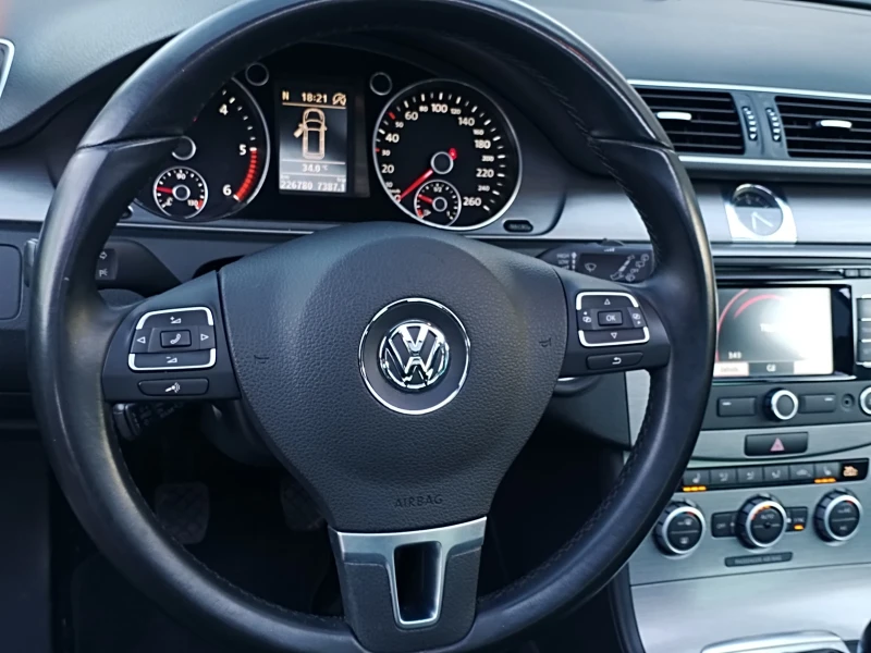 VW Passat 2.0TDI Highline Pano, снимка 8 - Автомобили и джипове - 47329244