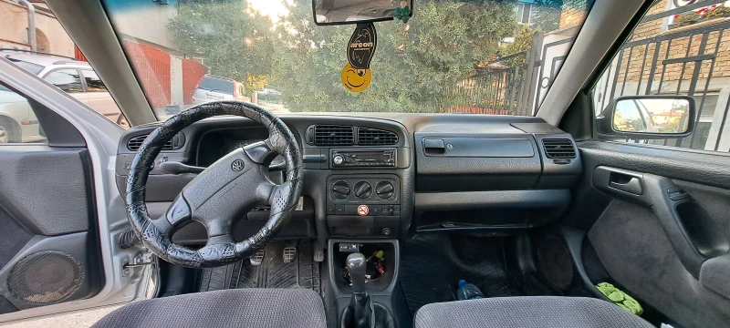 VW Vento, снимка 3 - Автомобили и джипове - 47109565