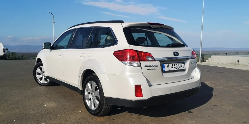 Subaru Outback 3, 6-260кс. Газ-Течна фаза  Нови гуми, снимка 3 - Автомобили и джипове - 47586380