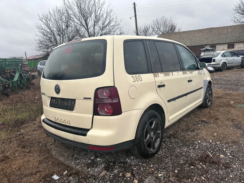 VW Touran Метан, снимка 3 - Автомобили и джипове - 48647940