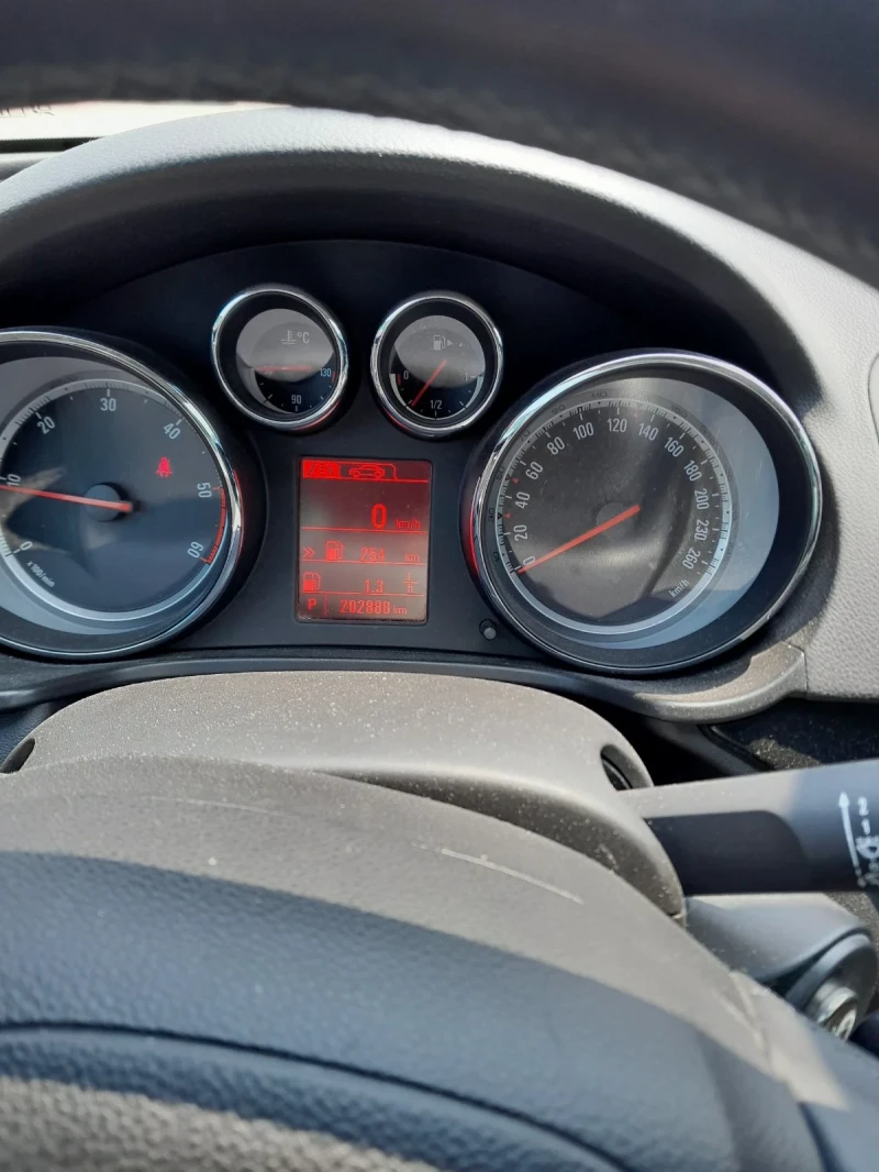 Opel Insignia 2.0, снимка 7 - Автомобили и джипове - 52346076