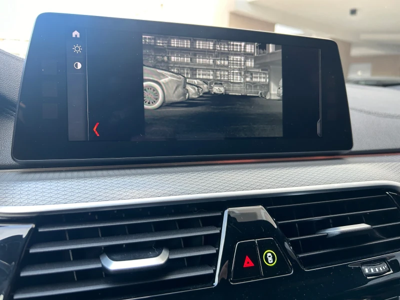 BMW 540 Xdrive Softclose/Нощно виждане/360 камери/Жестове, снимка 15 - Автомобили и джипове - 52879326