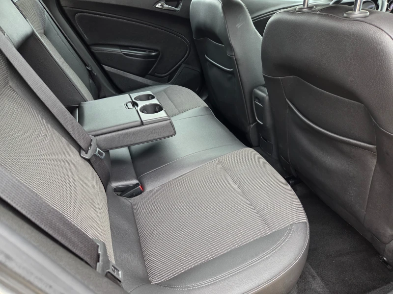 Opel Astra 1.6i 180k.c Facelift Cosmo Швейцария, снимка 10 - Автомобили и джипове - 53004581