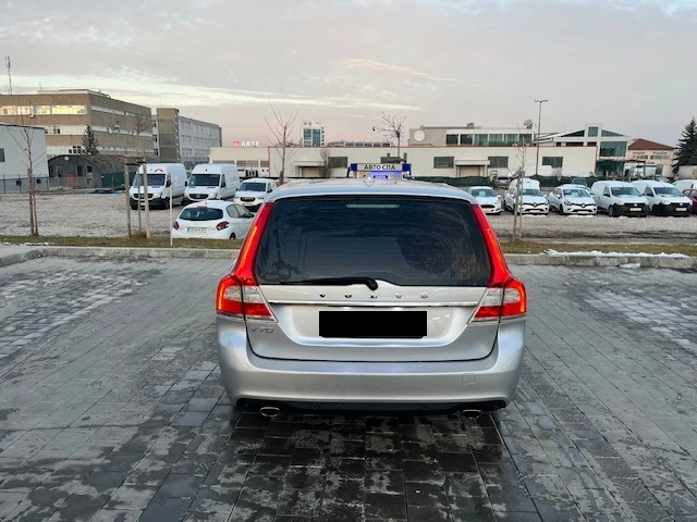 Volvo V70 D4 Facelift, снимка 3 - Автомобили и джипове - 48492939