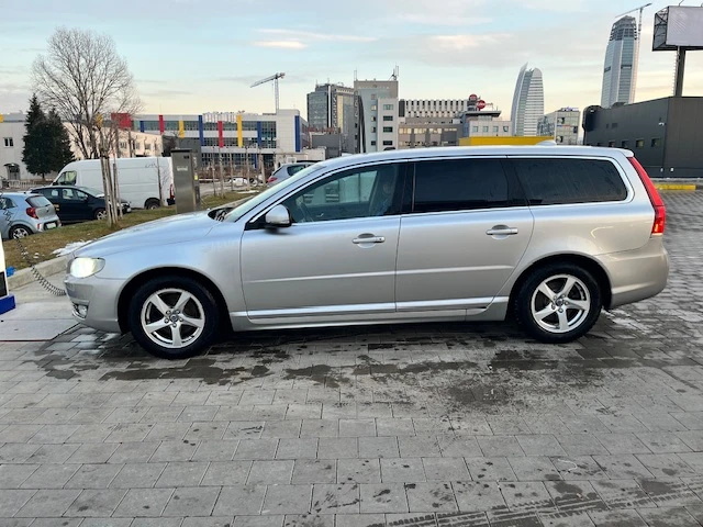 Volvo V70 D4 Facelift, снимка 2 - Автомобили и джипове - 48492939