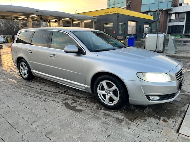 Volvo V70 D4 Facelift, снимка 5 - Автомобили и джипове - 48492939