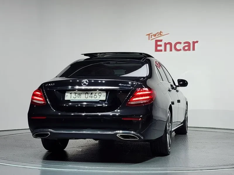 Mercedes-Benz E 300 Avantgarde, снимка 3 - Автомобили и джипове - 56018701