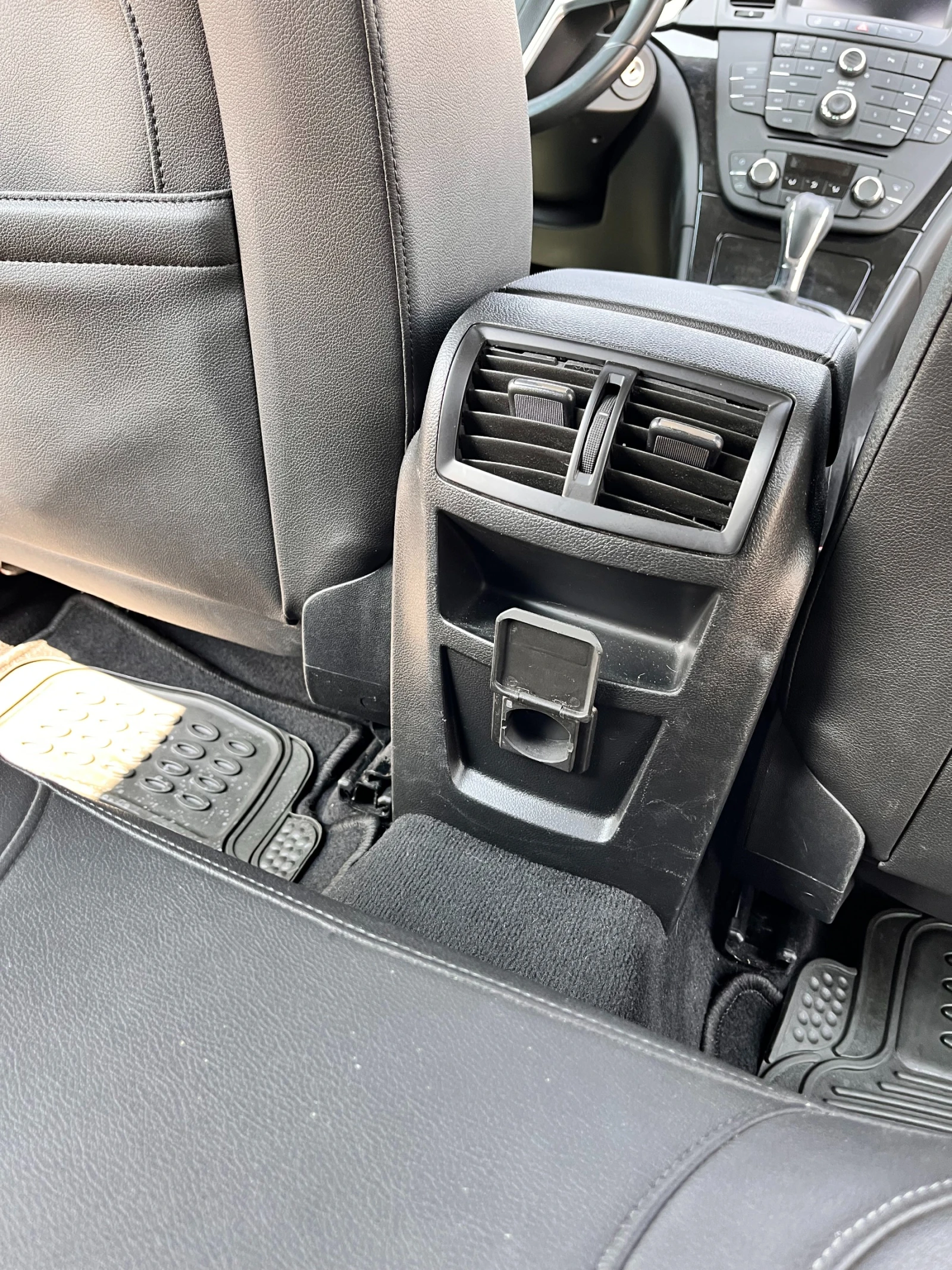 Opel Insignia 4x4 Biturbo, снимка 7 - Автомобили и джипове - 55128909