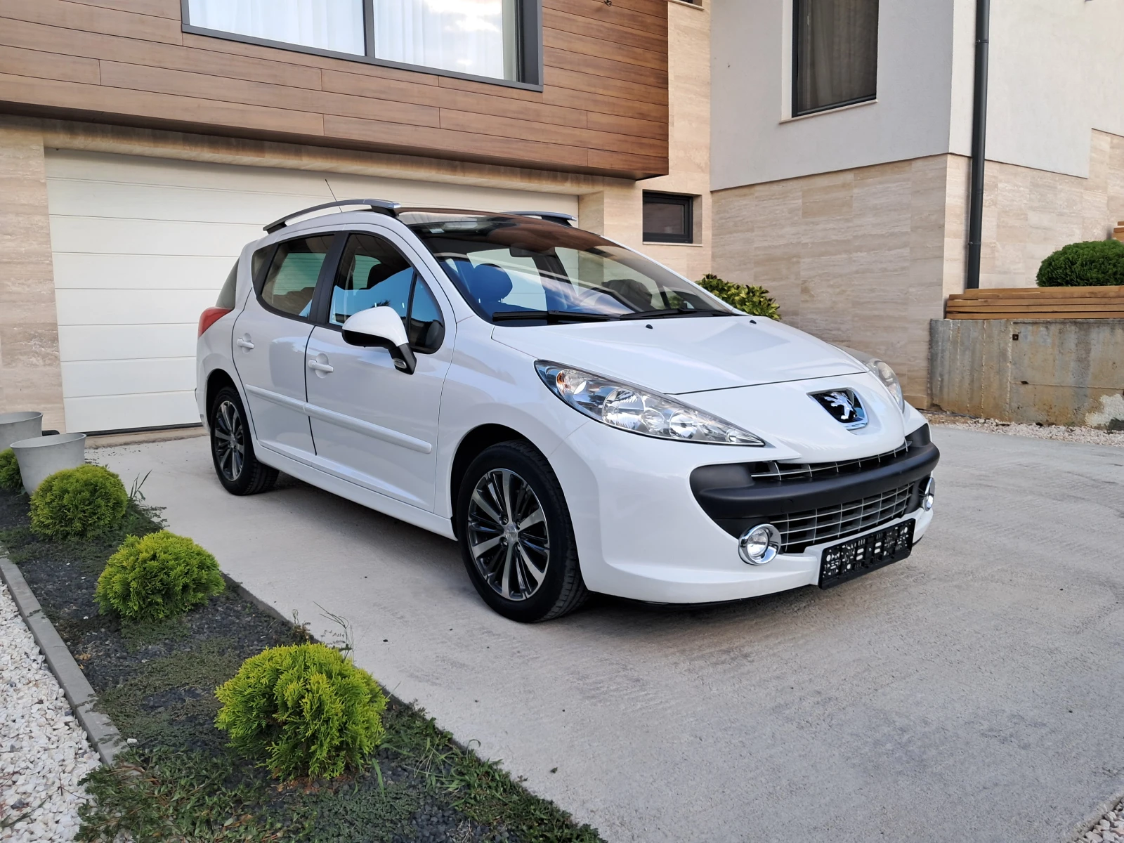 Peugeot 207 SW-84000км.КАТО НОВА - изображение 2