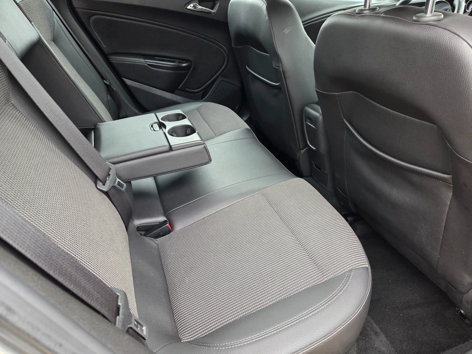 Opel Astra 1.6i 180k.c Facelift Cosmo ��������� | Mobile.bg � ����������� 10