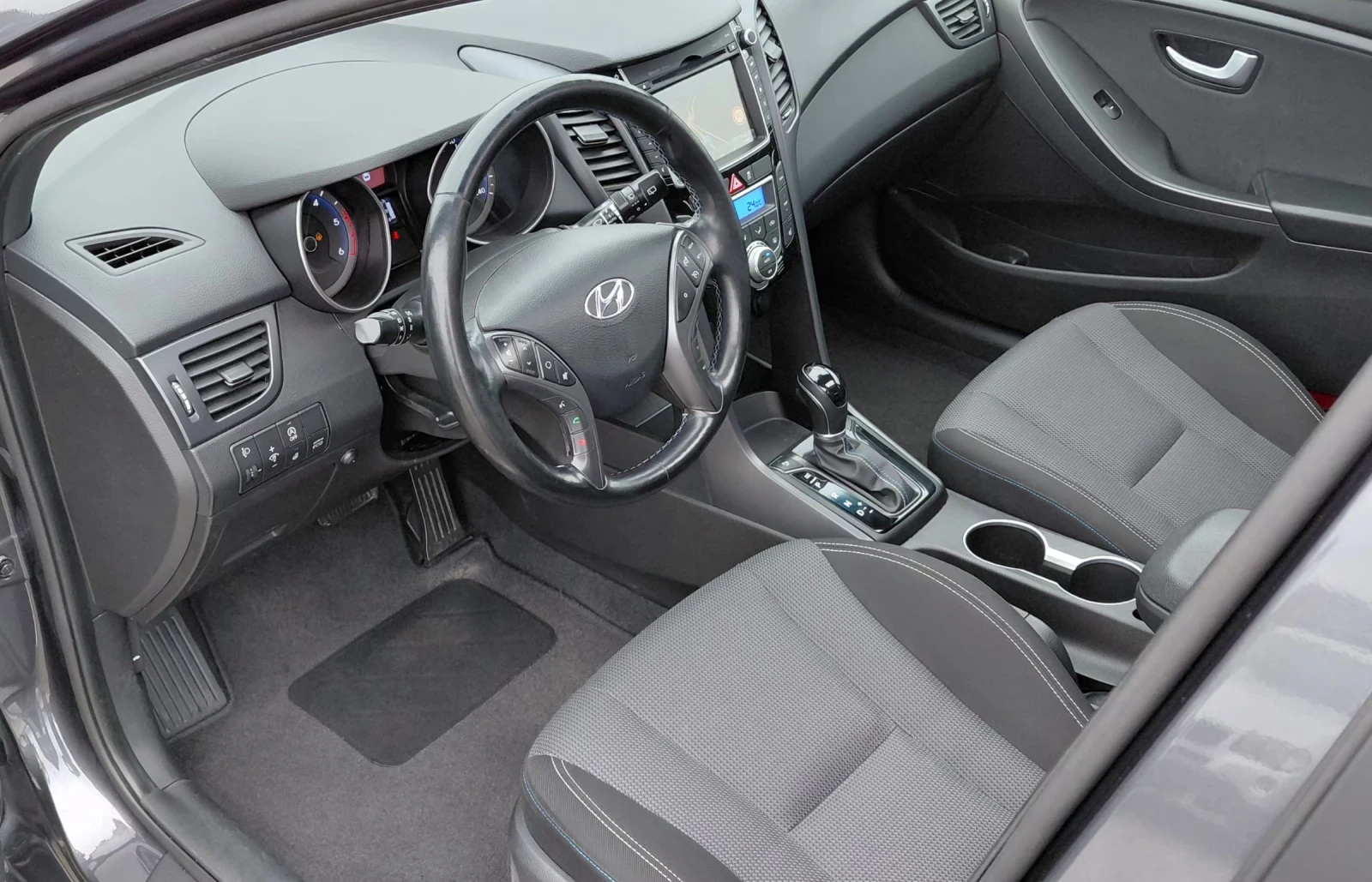 Hyundai I30 AUTOMAT, NAVI, CAMERA, PANORAMA  - изображение 9