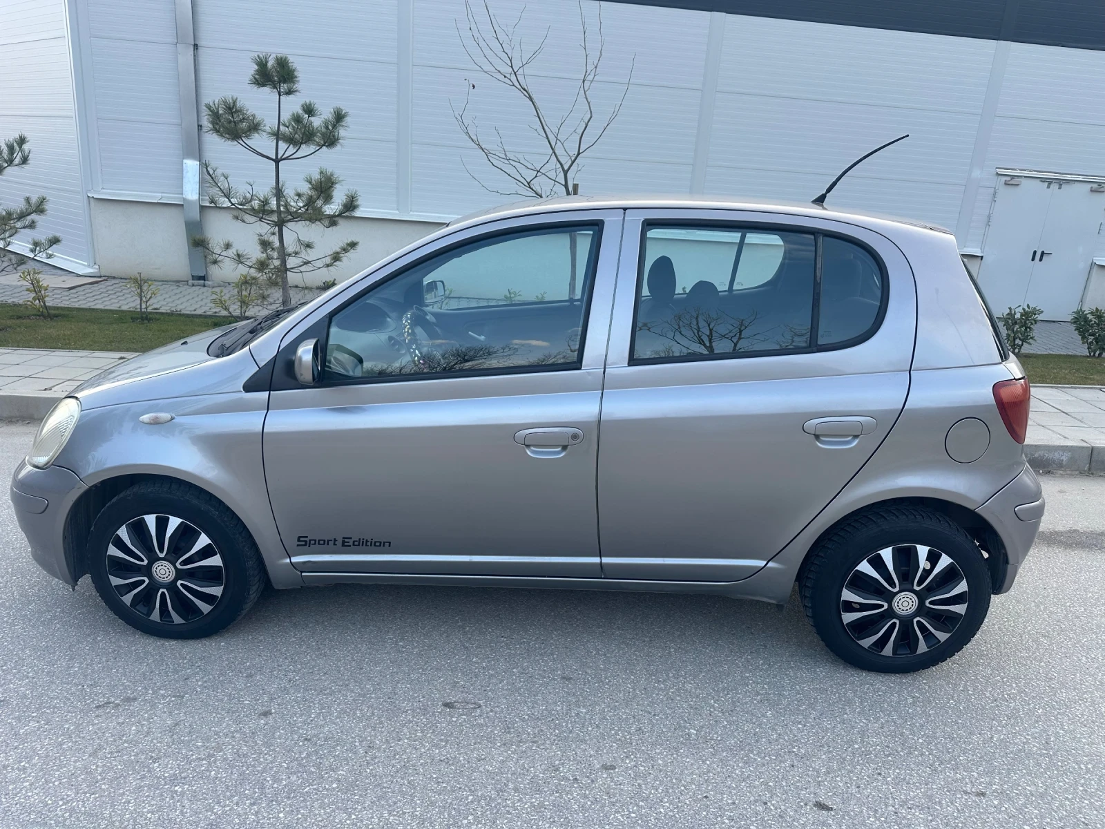 Toyota Yaris 1.3VVTI//ГАЗОВ ИНЖ//КЛИМАТИК/FACELIFT - изображение 2