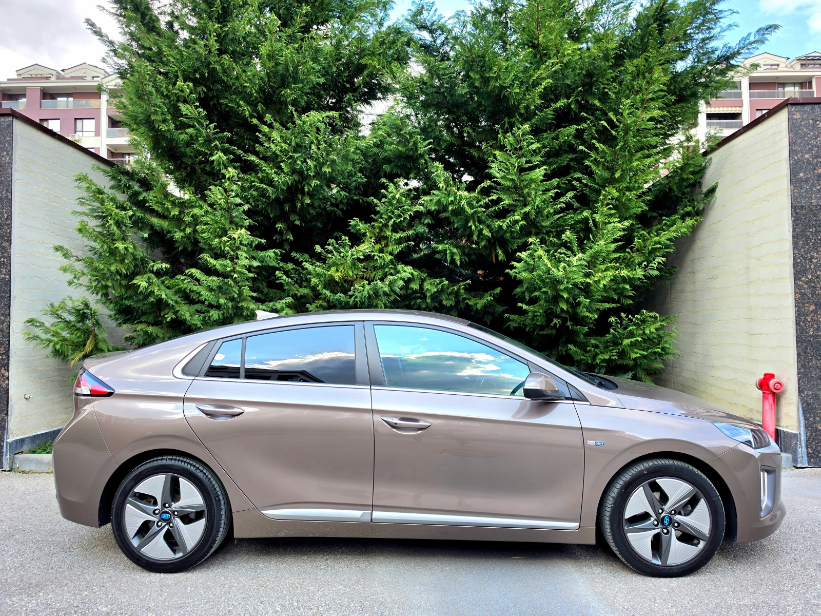 Hyundai Ioniq 1.6 HIBRIDE-PREMIUM , снимка 4 - Автомобили и джипове - 53976342