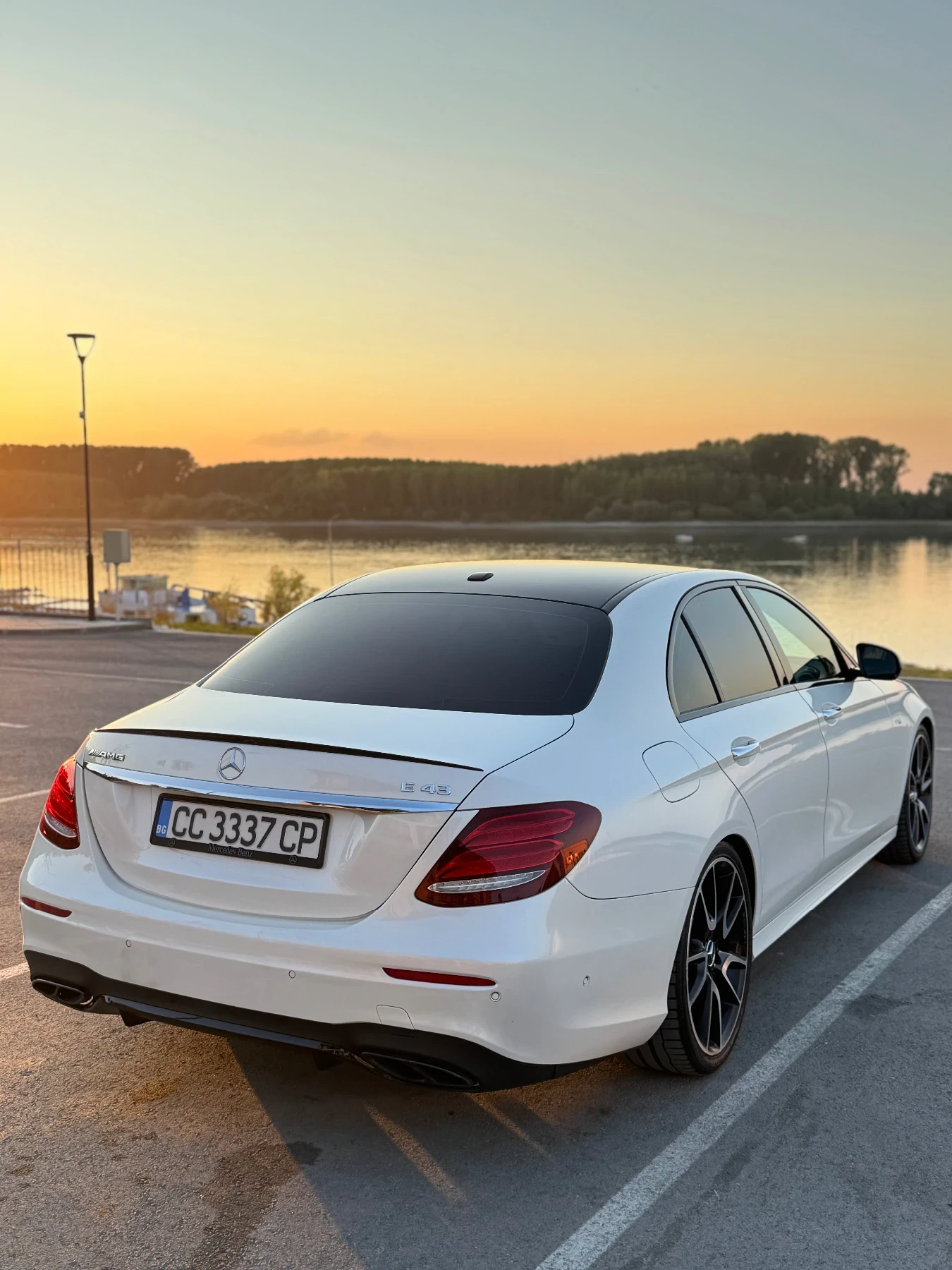 Mercedes-Benz E 43 AMG 4 matic, снимка 5 - Автомобили и джипове - 54075439