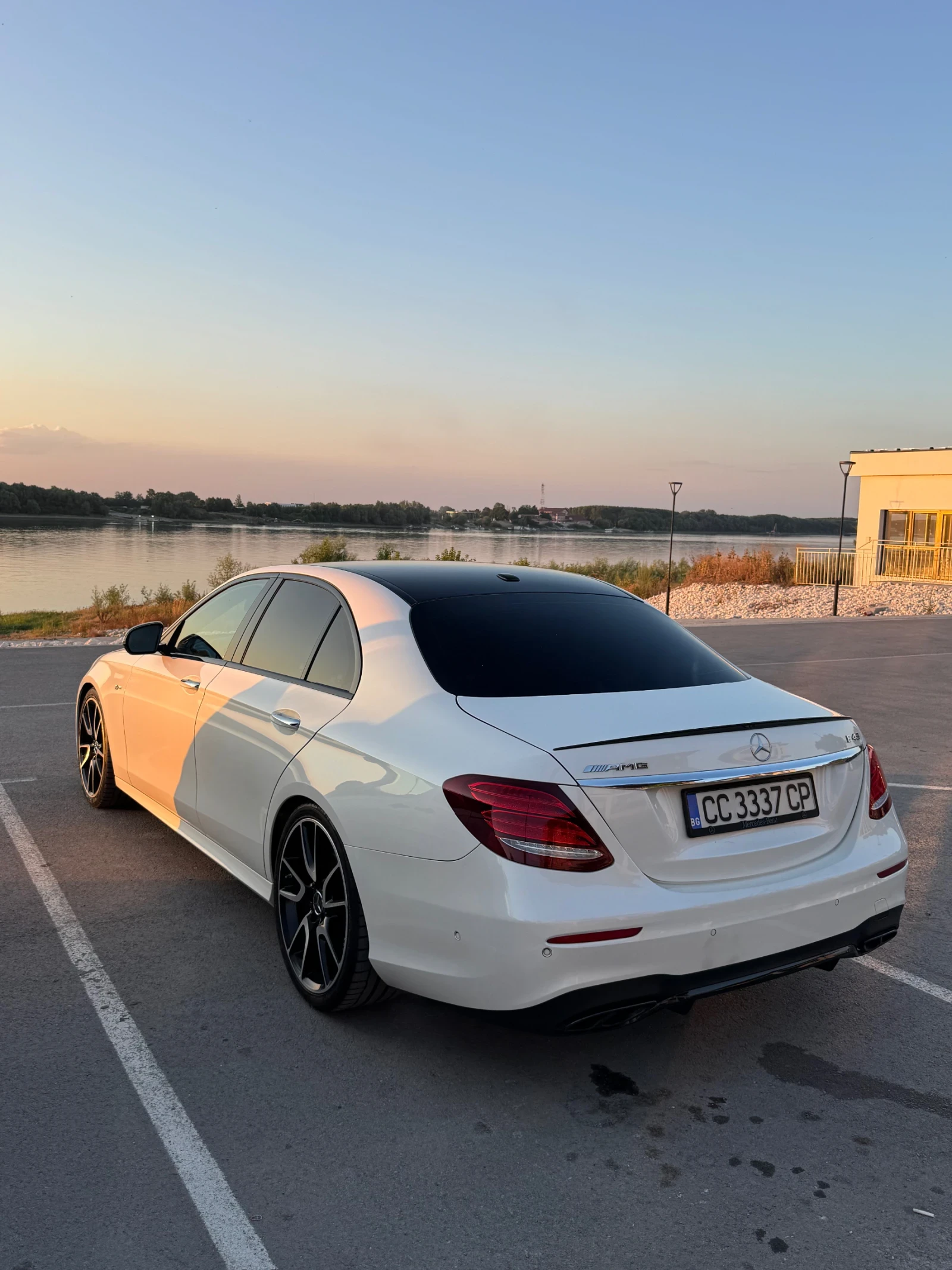 Mercedes-Benz E 43 AMG 4 matic, снимка 4 - Автомобили и джипове - 54075439