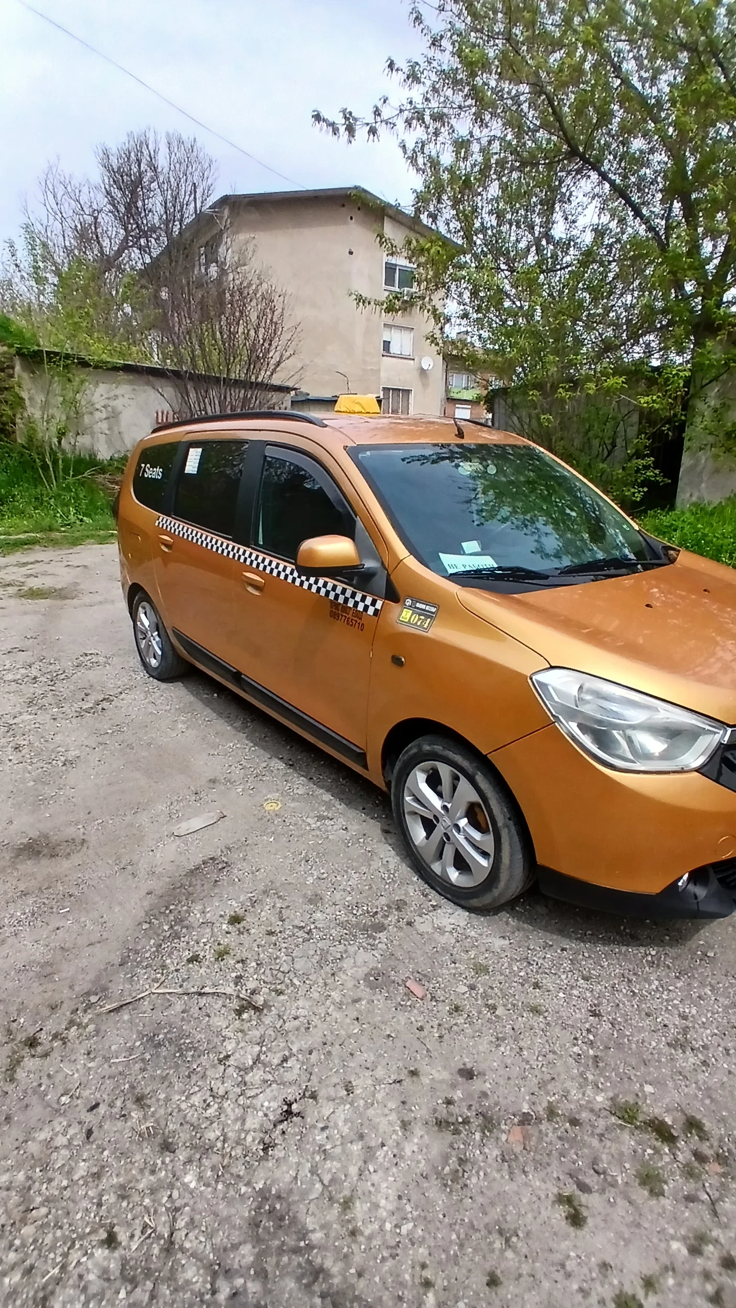 Dacia Lodgy, снимка 3 - Автомобили и джипове - 54224386
