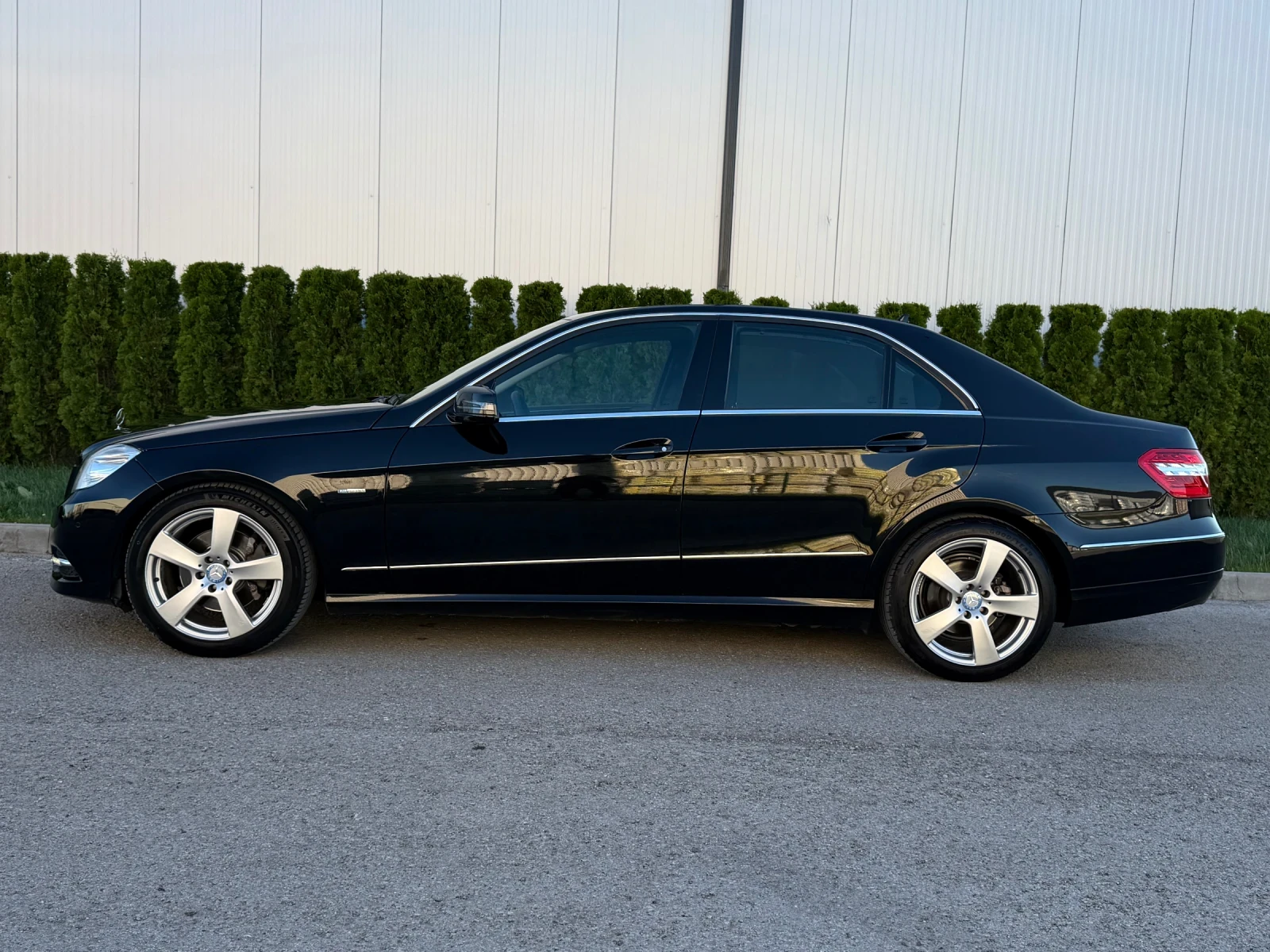 Mercedes-Benz E 350  | AVANGARDE | 7G-TRONIC | DISTRONIC | CAMERA  , снимка 7 - Автомобили и джипове - 54599044