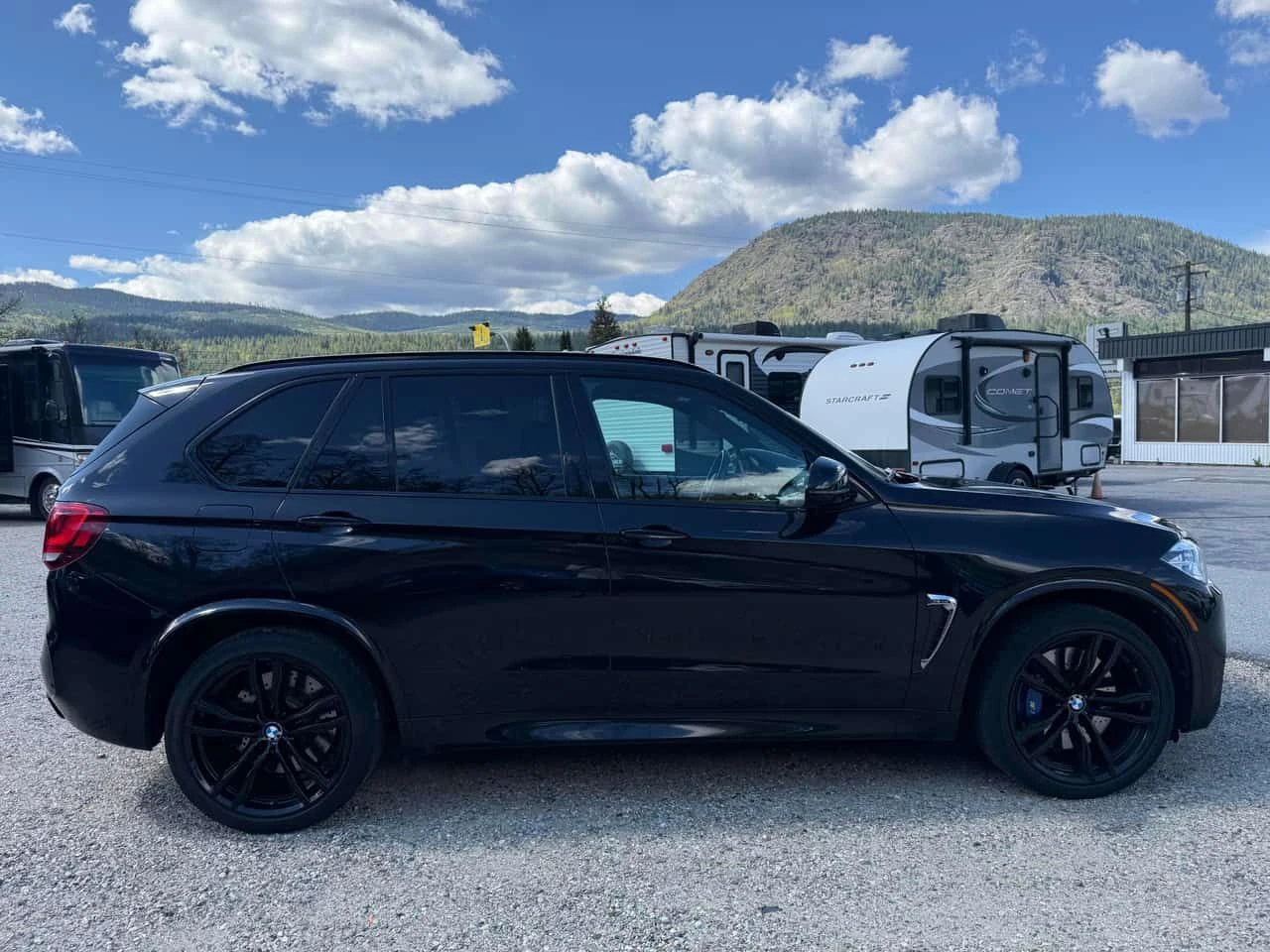 BMW X5M H/K * ПОДГРЕВИ * ПАНО * KEYLESS * CARFAX, снимка 3 - Автомобили и джипове - 54716445