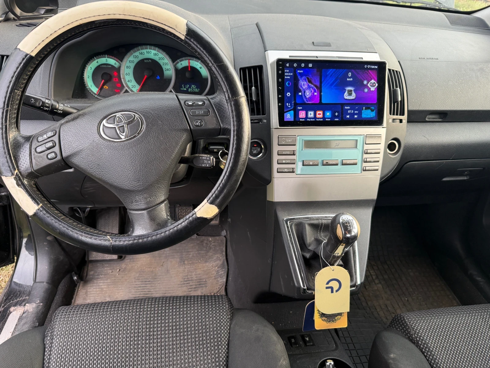 Toyota Corolla verso 2.2 D-CAT, снимка 8 - Автомобили и джипове - 55683175