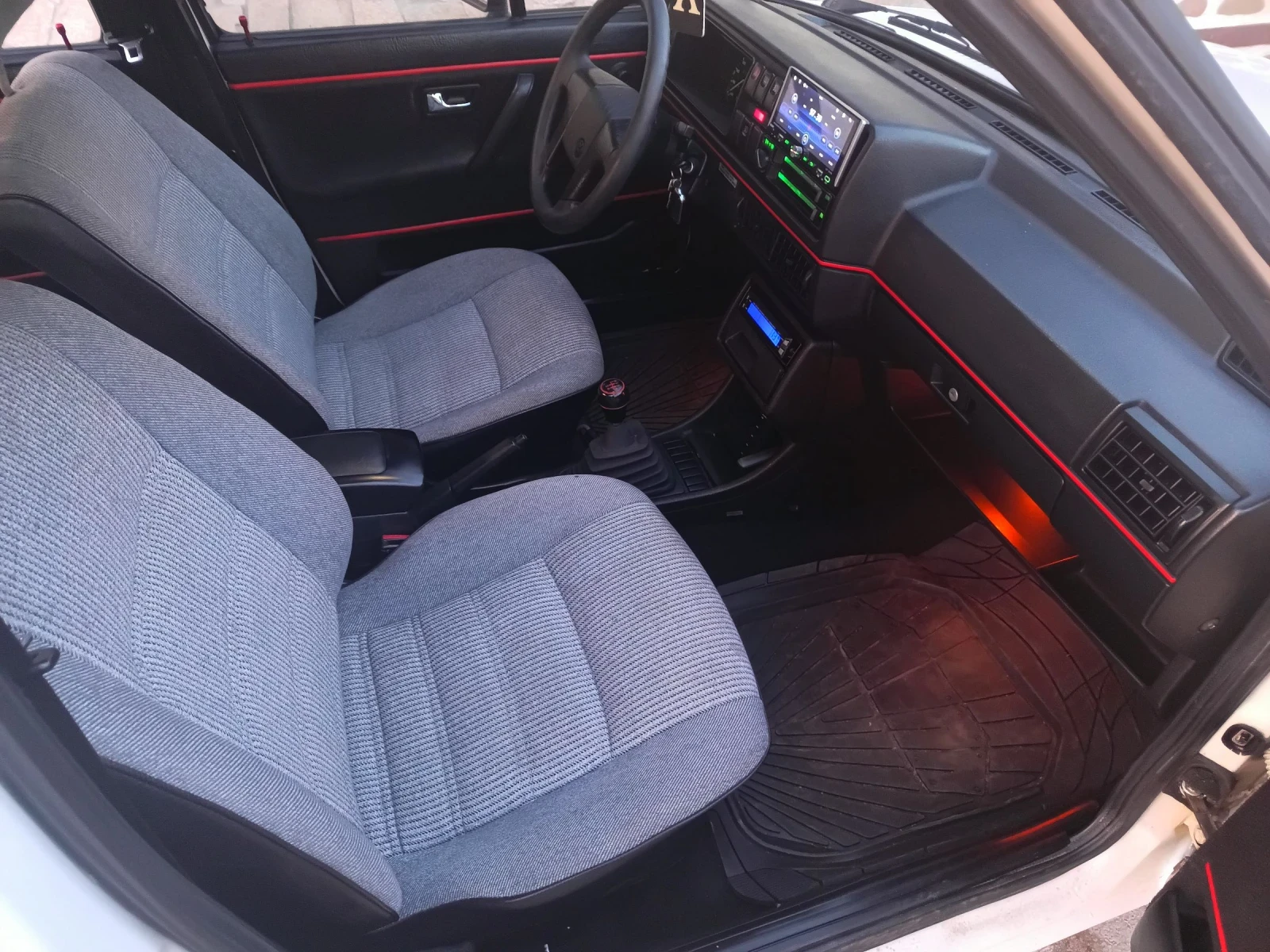 VW Golf 1, 3 Карбуратор+ газ, снимка 13 - Автомобили и джипове - 55133705