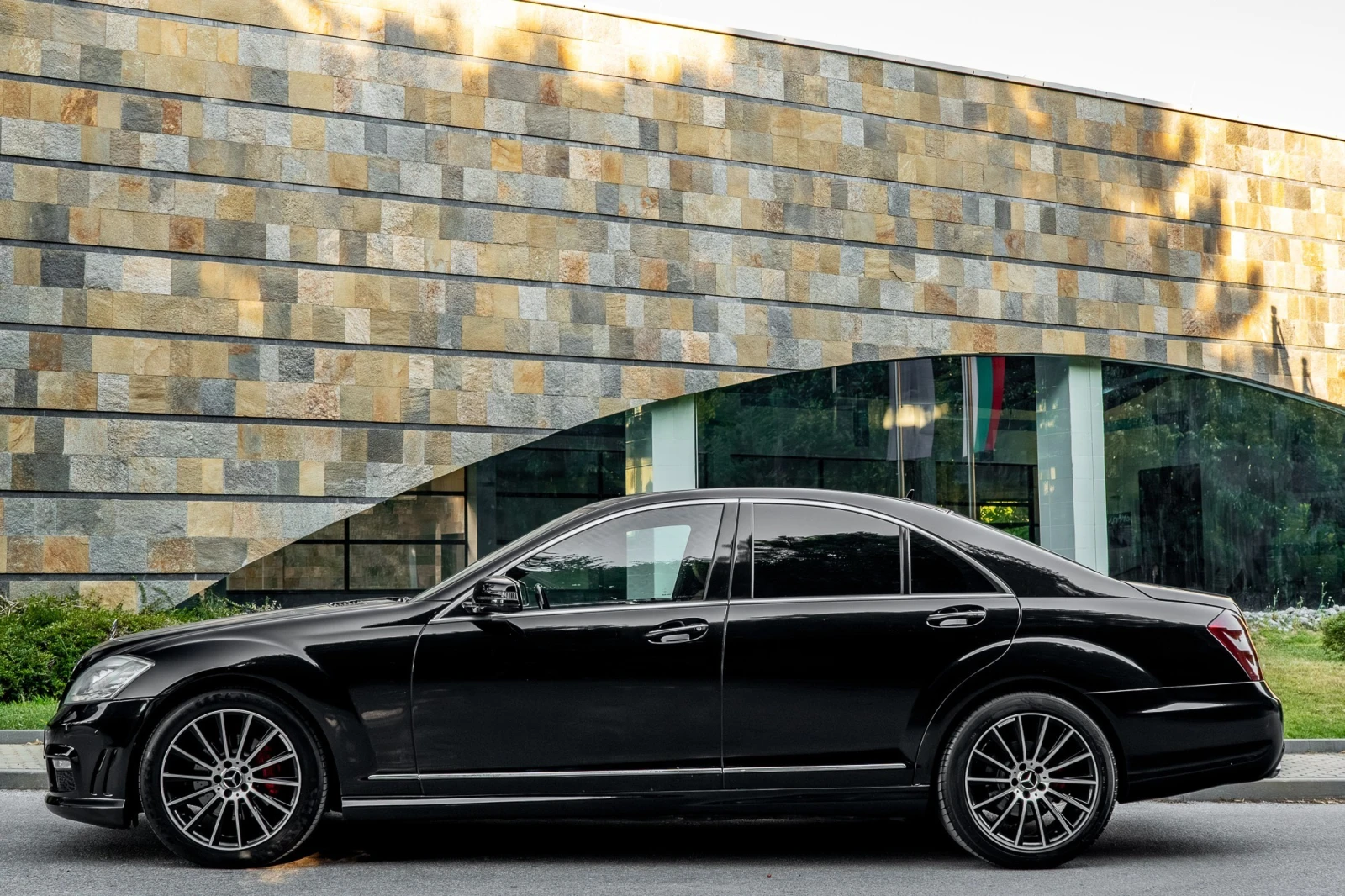 Mercedes-Benz S 320 CDI* AMG* DESIGN SELECTION* EXCLUSIVE* NEW, снимка 2 - Автомобили и джипове - 55596435