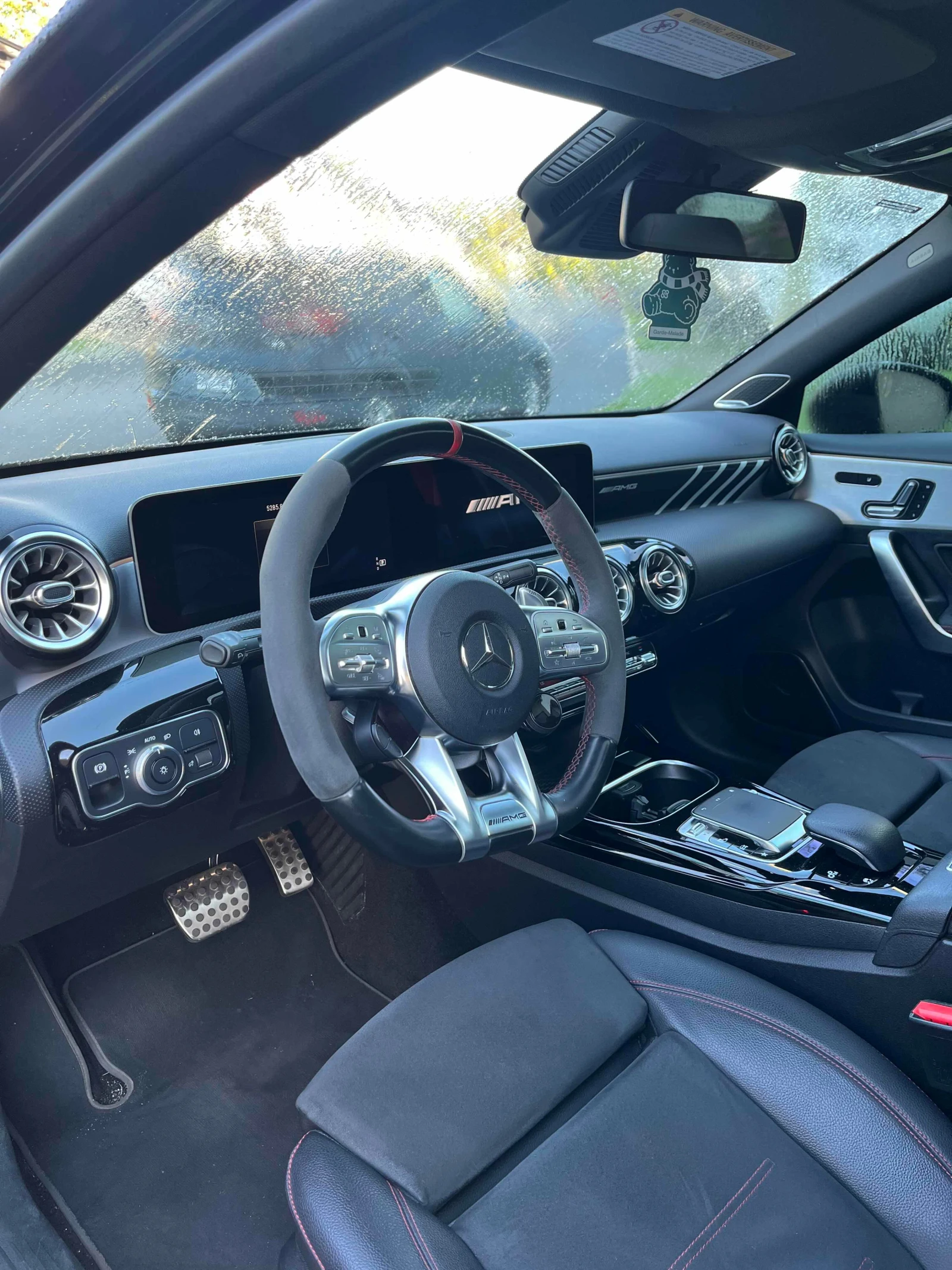 Mercedes-Benz A 35  AMG / ДИСТРОНИК / 360 / BURMESTER / PANO / AMB , снимка 7 - Автомобили и джипове - 55897135