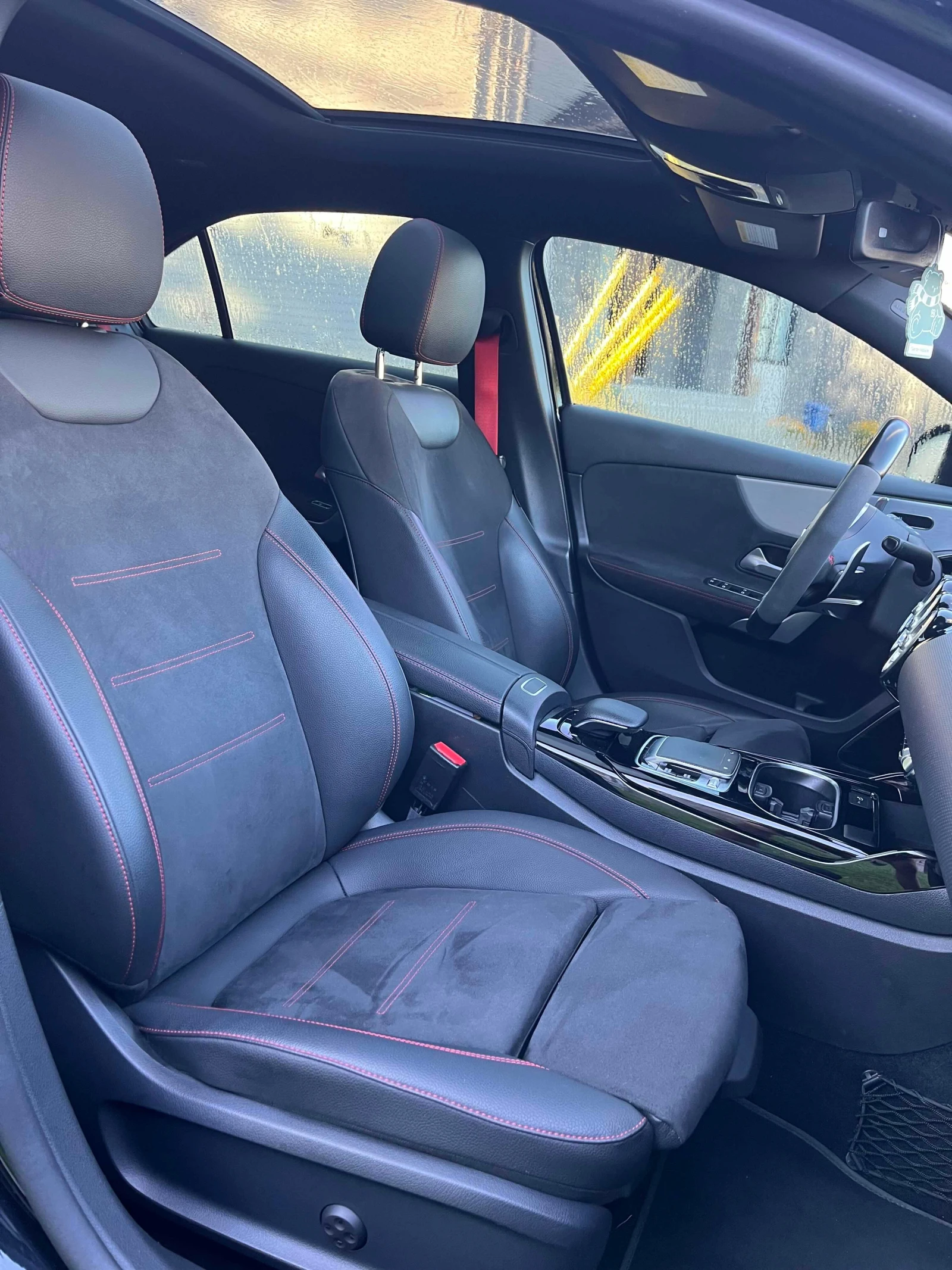 Mercedes-Benz A 35  AMG / ДИСТРОНИК / 360 / BURMESTER / PANO / AMB , снимка 8 - Автомобили и джипове - 55897135