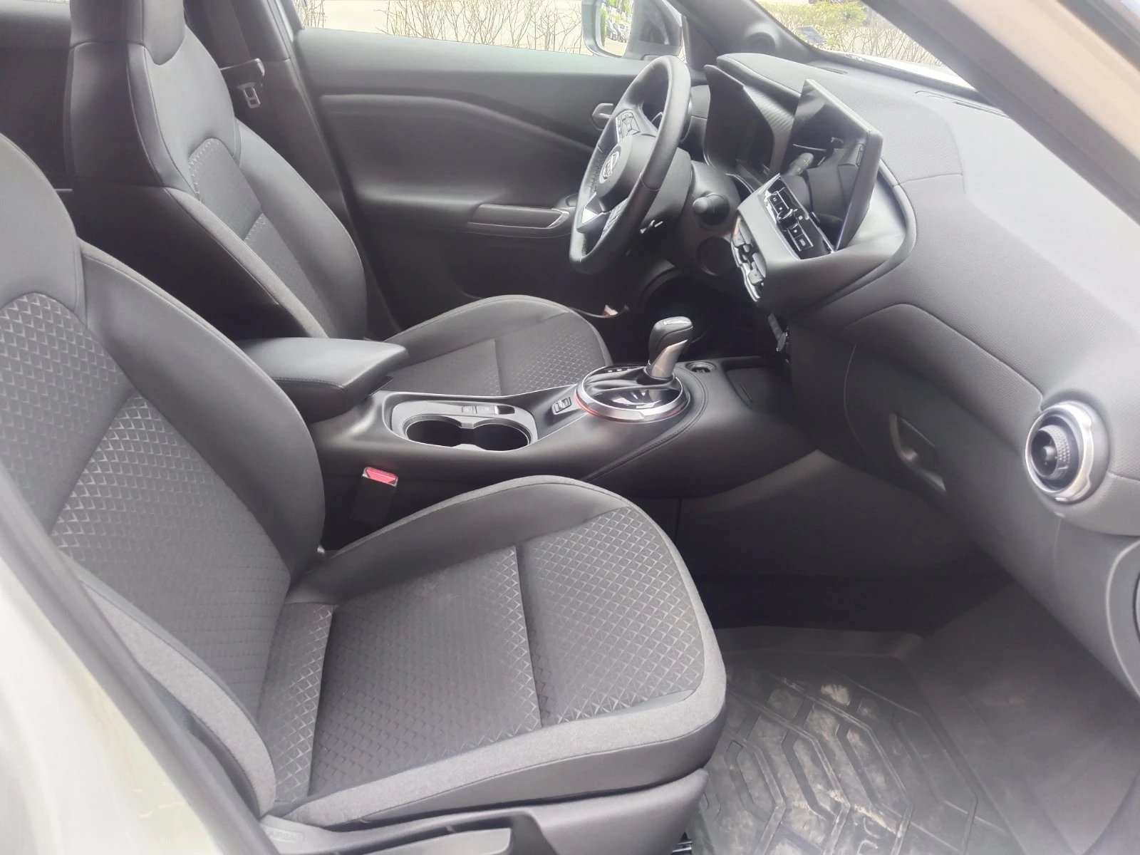 Nissan Juke 1, 0 N-Connecta, снимка 8 - Автомобили и джипове - 55055604