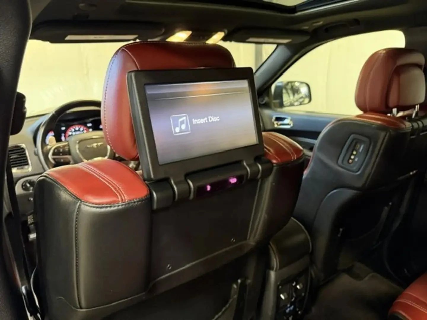 Dodge Durango SRT* 4x4* 7 МЕСТА* DISTRO* ОБДУХ* TV, снимка 11 - Автомобили и джипове - 55433143