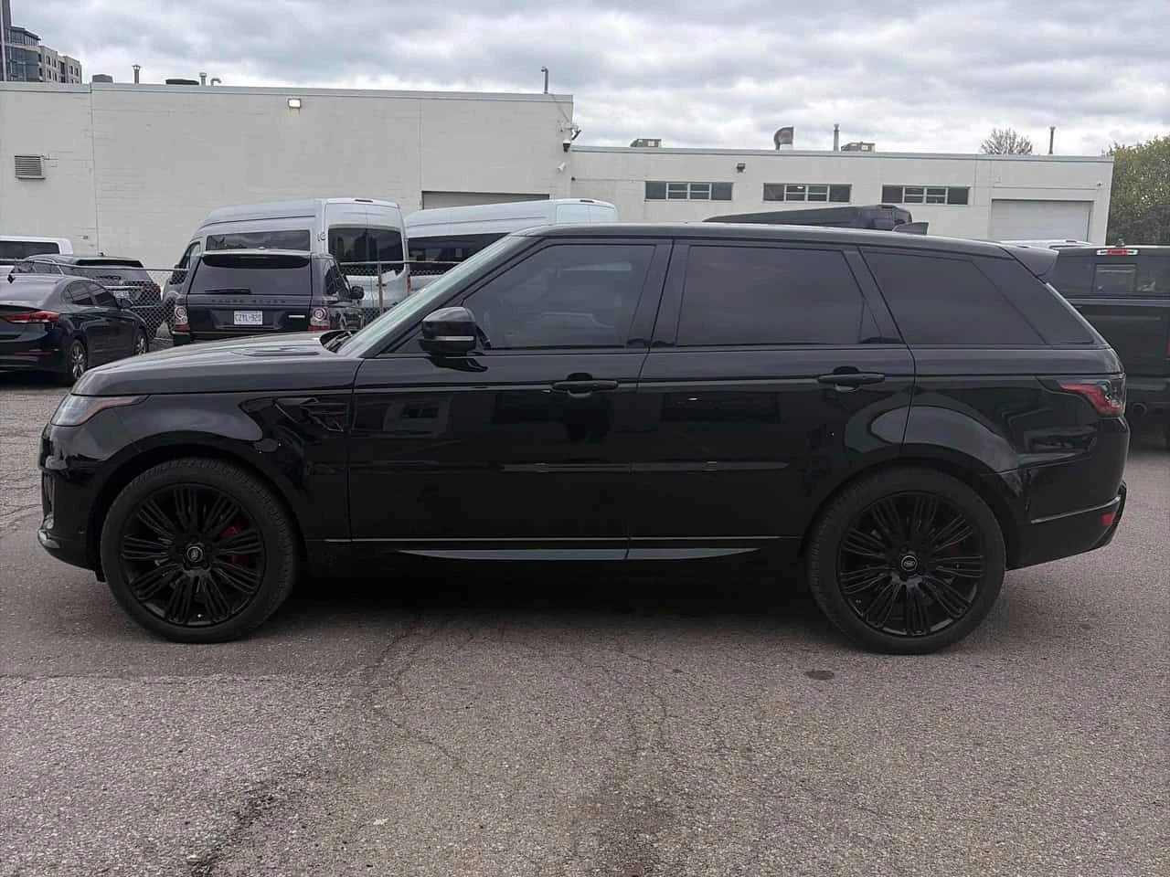 Land Rover Range Rover Sport V8 Supercharged HSE Dynamic | CARFAX | АВТОКРЕДИТ , снимка 3 - Автомобили и джипове - 55505457