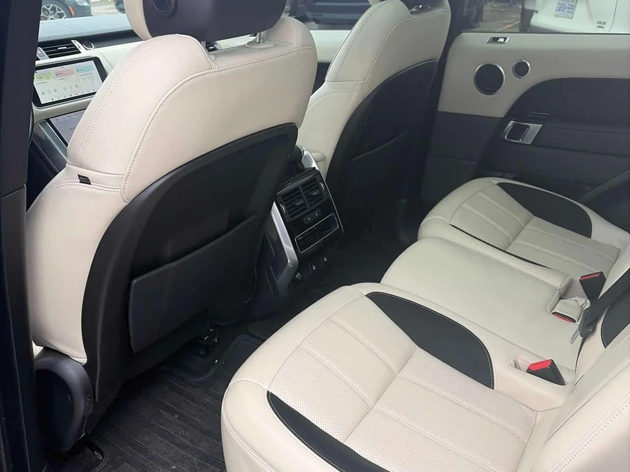 Land Rover Range Rover Sport V8 Supercharged HSE Dynamic | CARFAX | АВТОКРЕДИТ , снимка 13 - Автомобили и джипове - 55505457