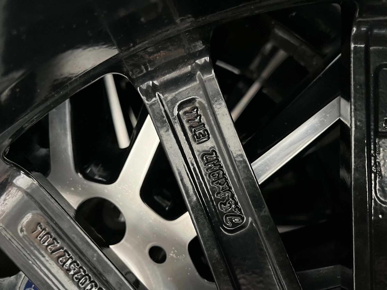 Гуми с джанти Kumho 225/40R19, снимка 11 - Гуми и джанти - 55203986