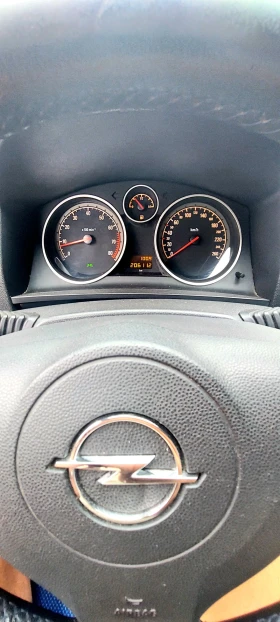 Opel Zafira 1.8i 140к.с 7 места Климатик, снимка 16