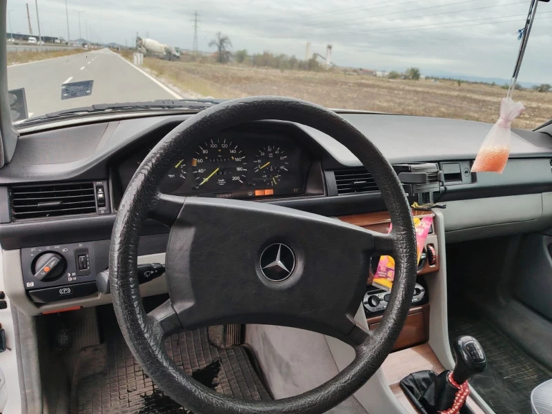 Mercedes-Benz 124, снимка 5 - Автомобили и джипове - 52492499